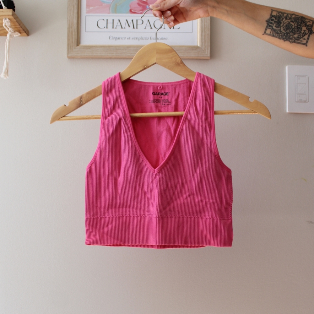 🌟 Garage V-Neck Crop Top 🌟